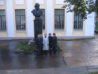 Директор Кировской ОНБ Н.П. Гурьянова (в центре) с представителями НИЦ Информкультура РГБ